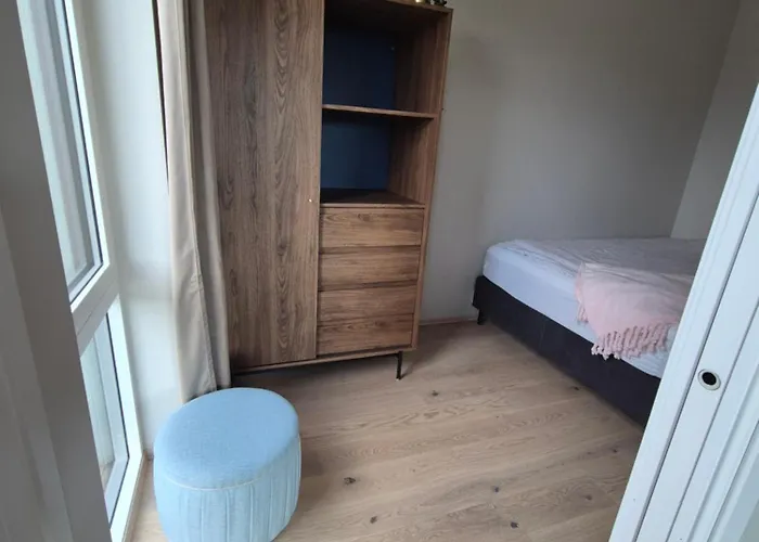 Apartment Ny Stilren Og Praktisk